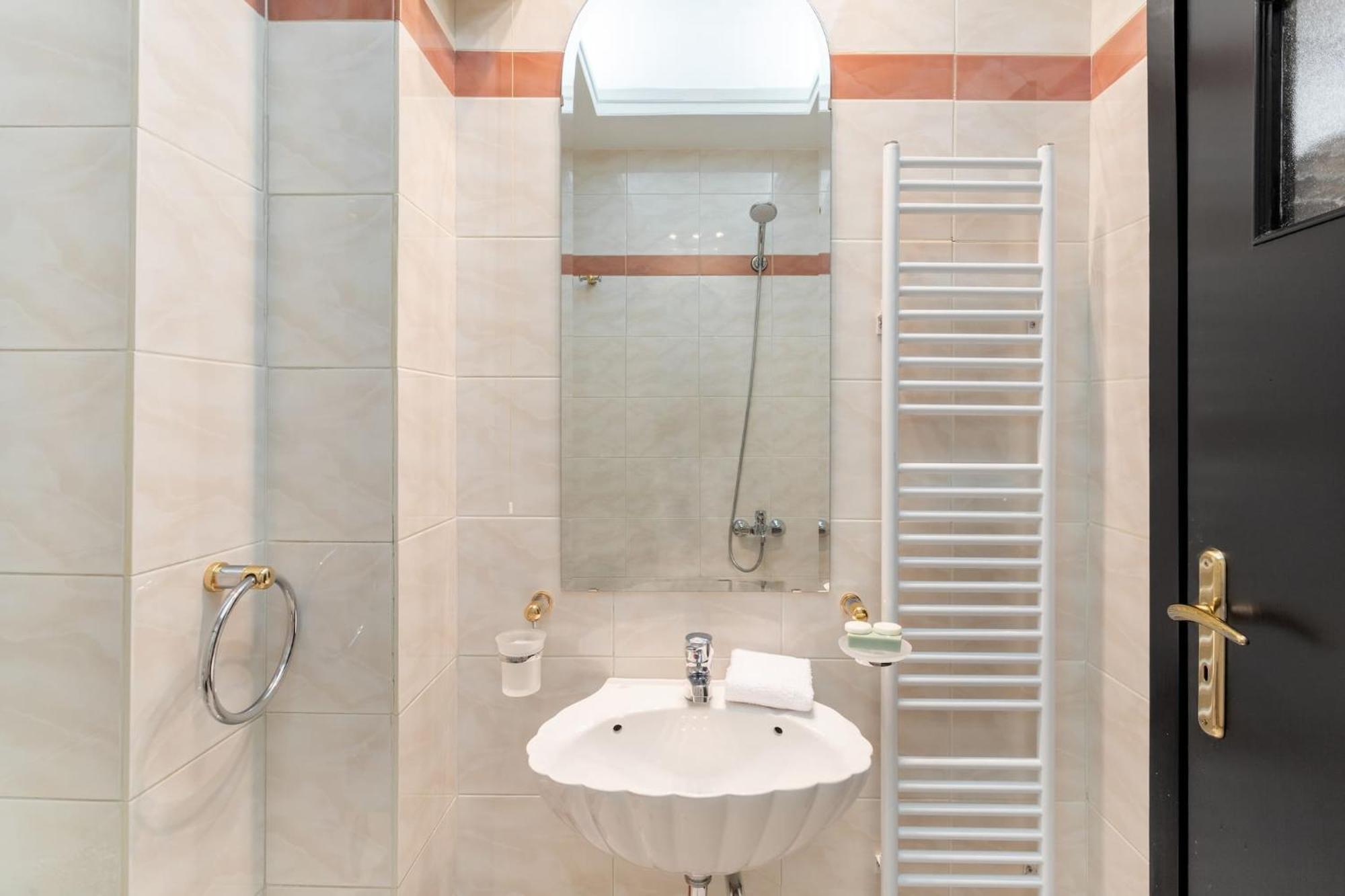 Fresh Detailed Stylish Apartment At Acropolis Ateny Zewnętrze zdjęcie